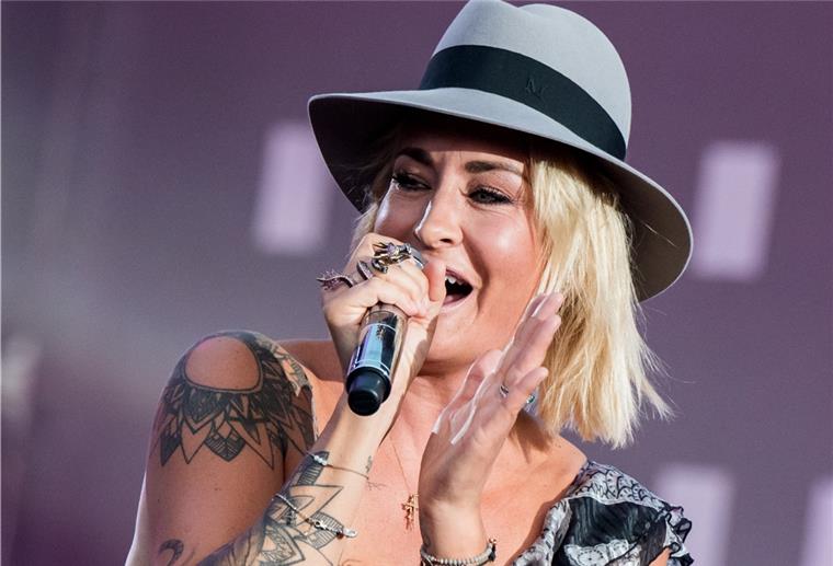 Düsseldorf: Umstrittenes Großkonzert wird verschoben Sarah Connors Comeback verschiebt sich auf den Spätherbst. Das Großkonzert wird wegen Corona nun doch verschoben.