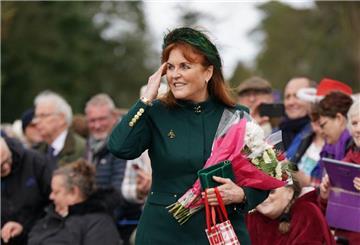 Sarah „Fergie“ Ferguson, Herzogin von York, kommt am Weihnachtsmorgen zum Gottesdienst in der Kirche St. Mary Magdalene.