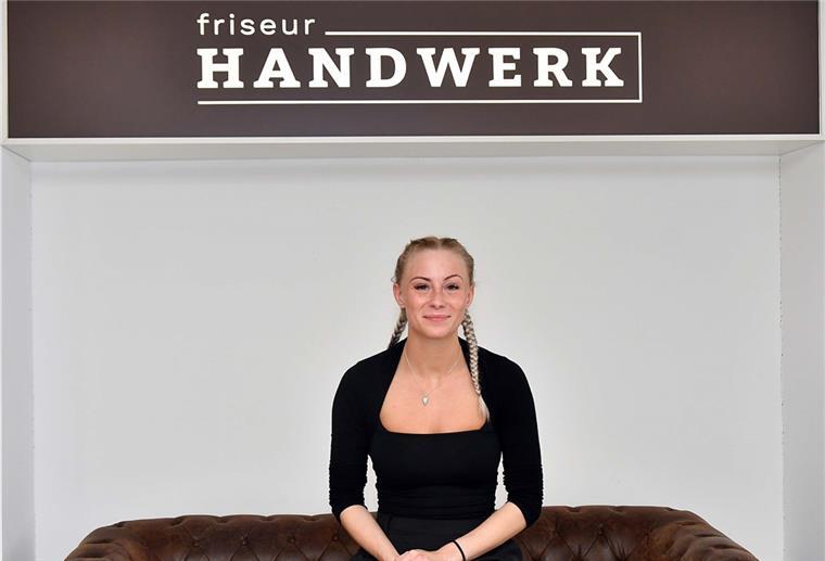 Per Onlinebuchung zum Friseur Sarah Stöckmann hat gerade ihre Ausbildung abgeschlossen und freut sich über eine Festanstellung.