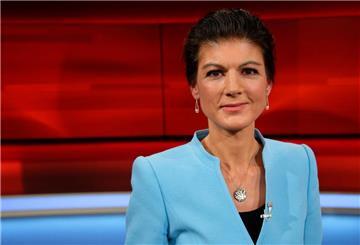 Sarah Wagenknecht ist bekannt für ihre besonderen Kostüme. Aber sie kann sich auch über selbstgestrickte Socken freuen. (Archivbild)