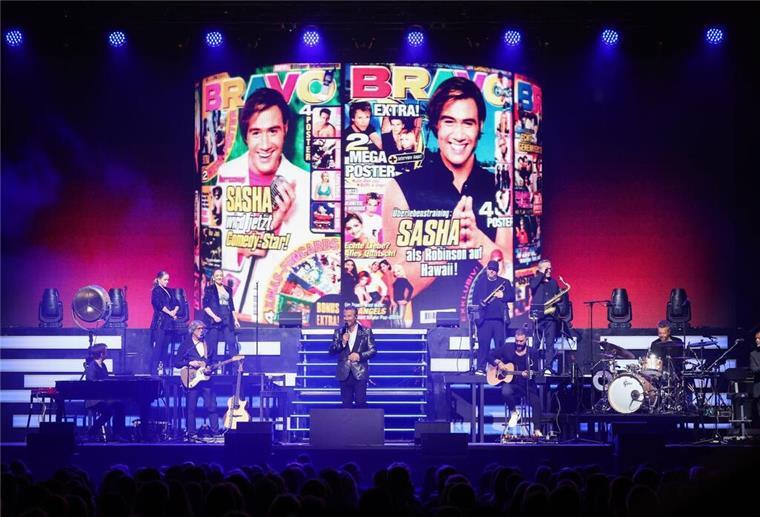 Bunte Show über sein Leben: Sasha begeistert in Hamburg Sasha (M), Musiker und Sänger, habe es eigenen Angaben zufolge 17 Mal auf das Cover der Zeitschrift „Bravo“ geschafft.