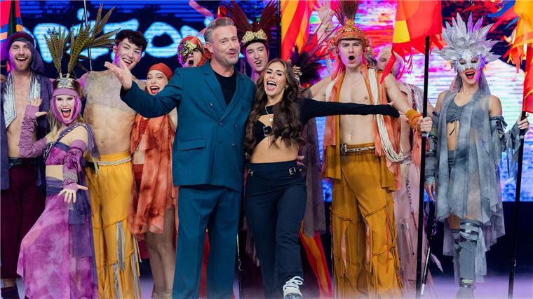 „Holiday on Ice“: Sasha und Sarah Engels singen bei Eisshow Sasha und Sarah Engels mit der „Holiday On Ice“-Crew.