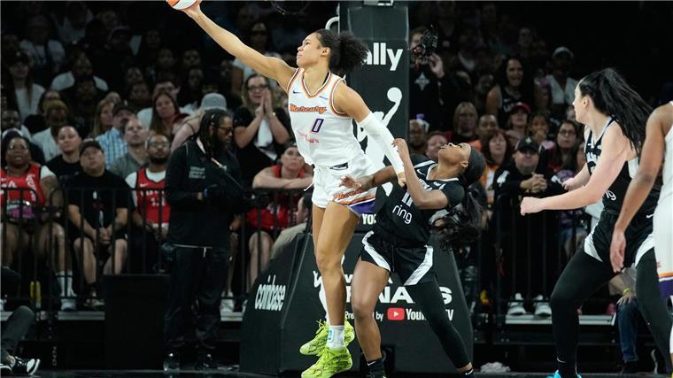 Sabally und Phoenix verlieren auch zweites WNBA-Finalspiel Satou Sabally (in weiß) verliert auch das zweite Spiel der Finalserie