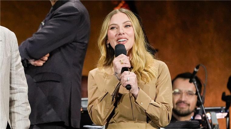 Scarlett Johansson sprach sogar mit Steven Spielberg über ihren Wunsch, im Dino-Film mitzuspielen.