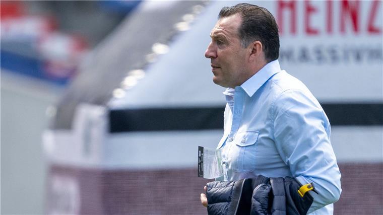 Schalke holt Innenverteidiger Sanchez Schalkes Sportdirektor Marc Wilmots treibt die Kaderplanung voran.