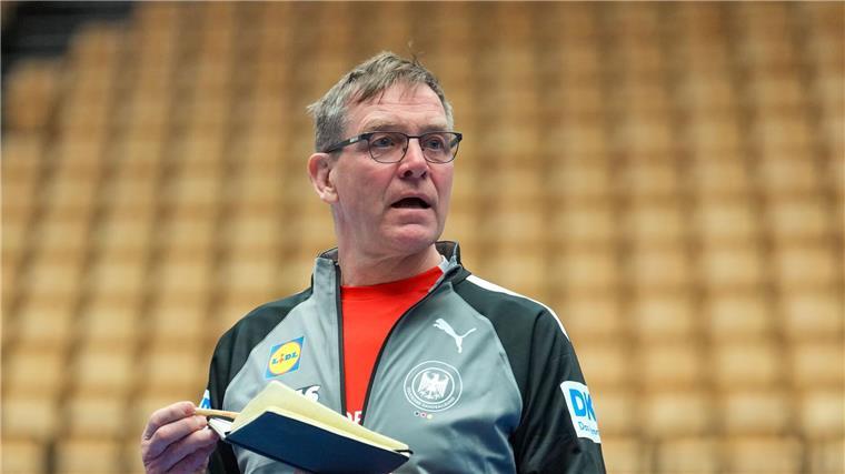 Schaulaufen für die EM: Bundestrainer Gislason wird in den Testspielen ganz genau hingucken. (Archivbild)