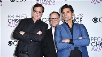 Schauspieler Bob Saget (links), Dave Coulier (Mitte) und John Stamos (rechts) spielten die Hauptrollen in der Sitcom „Fuller House“. (Archivbild)