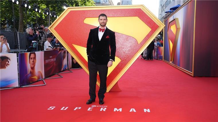 Schauspieler David Corenswet spielt im neuen Superman-Film den Superhelden.