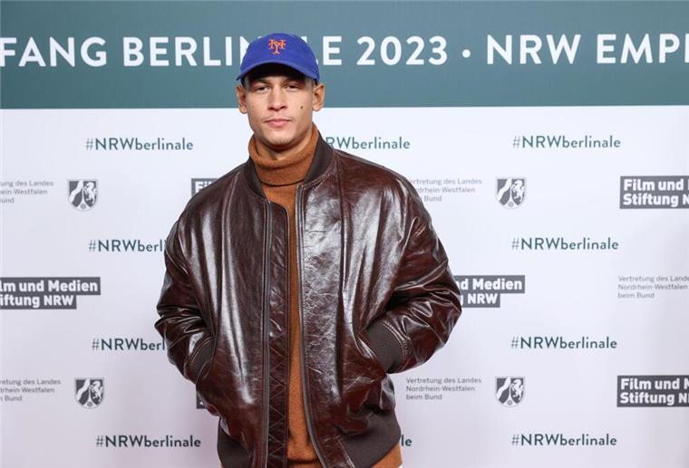 Emilio Sakraya: Habe Vatersein immer geheim gehalten Schauspieler Emilio Sakraya hatte geheim gehalten, dass er einen Sohn hat (Archivbild).