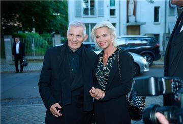 Schauspieler Heinz Hoenig kam mit seiner Frau Annika Kärsten-Hoenig zu einem Empfang nach Berlin.