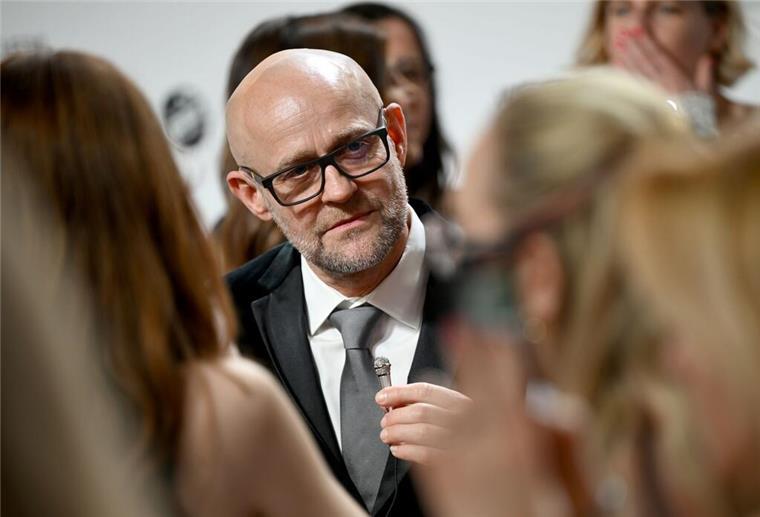 Schauspieler Jürgen Vogel sieht sich stark mit Krebs konfrontiert.