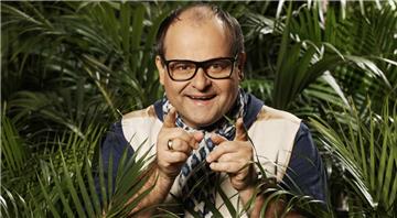Schauspieler MARKUS MAJOWSKI (52): Er machte in der Comedy-Serie &quot;Die dreisten Drei&quot; mit und sagt, er werde im Dschungel an seine Grenzen kommen. &quot;Ich sehe mich schon jetzt an Tag acht oder neun völlig aufgebraucht im Schlamm liegen.&quot;