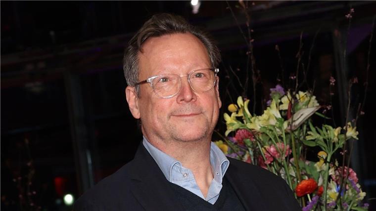 Schauspieler Matthias Brandt wird mit der renommiertesten Kulturauszeichnung des Landes, der Carl-Zuckmayer-Medaille, für seine Verdienste um die deutsche Sprache und um das künstlerische Wort ausgezeichnet.
