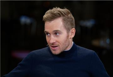 Schauspieler Samuel Koch (32) befindet sich wegen einer möglichen Infektion mit dem Coronavirus in häuslicher Isolation.