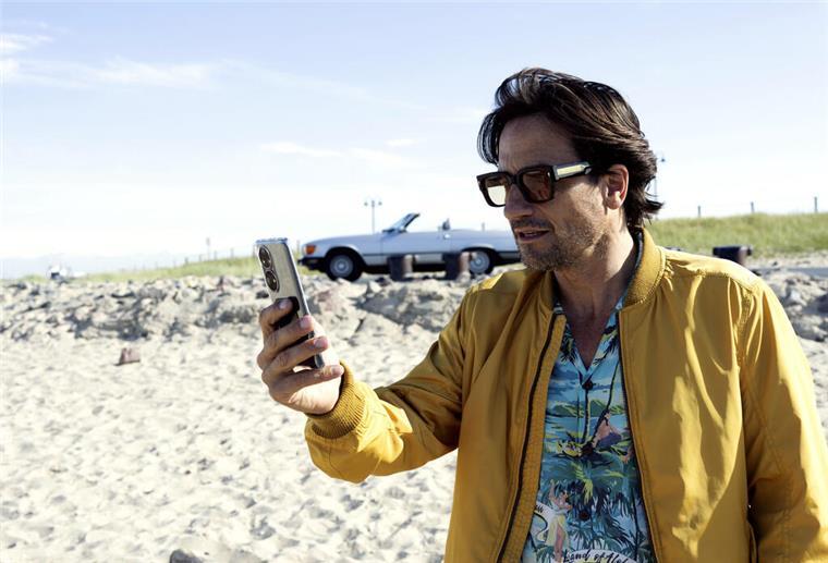 Neue Reihe „Mord oder Watt“ mit Bremerhavener TV-Ermittler startet Freitag Schauspieler Tim Seebach (Oliver Mommsen) kehrt nach Hause an die Nordsee zurück. Wie immer hat er keinen Blick für die schöne Umgebung.