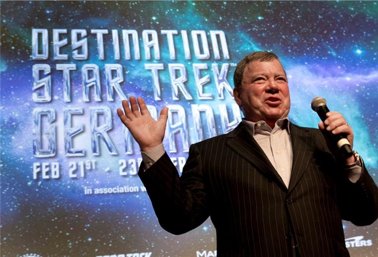 „Captain Kirk“ soll wirklich ins All abheben Schauspieler William Shatner, bekannt geworden als "Captain Kirk" in der Fernsehserie "Star Trek", spricht auf einer Pressekonferenz.