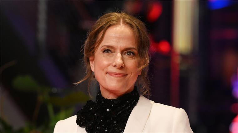 Claudia Michelsen über Social Media Schauspielerin Claudia Michelsen beim Eröffnungsabend der Berlinale 2024.