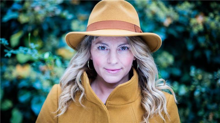 Schauspielerin Luise Bähr hat sich in der ZDF-Actionreihe „Die Bergretter“ medizinisches Wissen angeeignet.