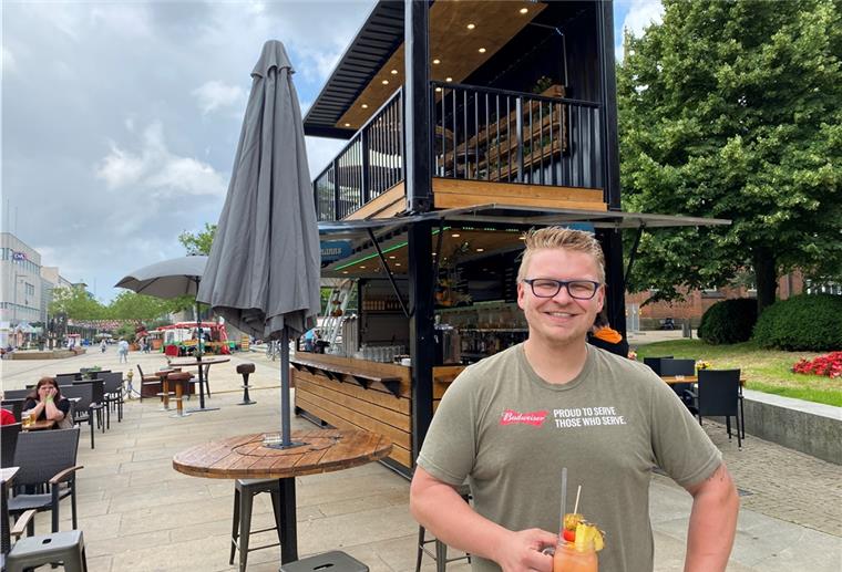 Container-Bar belebt Bremerhavener Innenstadt Schausteller Philip Ausborn will mit der "Black Bar 2" die Innenstadt in Bremerhaven aufmöbeln.