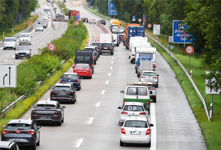 Anreise zum Deichbrand-Festival: Auf der A27 staut es sich schon am Vormittag Scheschonka Deichbrand anreise