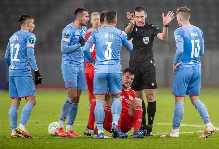 UEFA-Schiedsrichter sollen gegen Provokationen strenger vorgehen UEFA-Schiedsrichter Rade Obrenvic