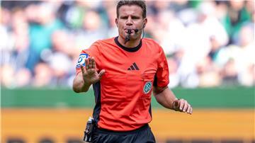 Schiedsrichter Felix Brych bestand vor seinem Comeback einen vorgeschriebenen Lauftest erst im zweiten Versuch.