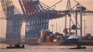 Schiffe im Hamburger Hafen.