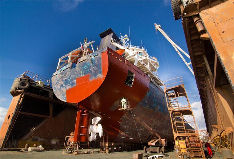 Schiff im Trockendock