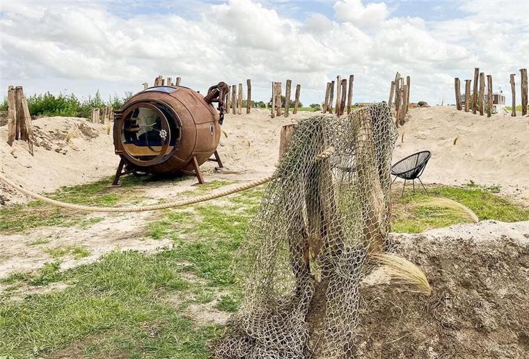 Glamping an der Nordsee: Hier kann man in einer Boje übernachten Schlafen in der Ankerboje - in Harlesiel wurde ein schönes Areal für die Bojem geschaffen.