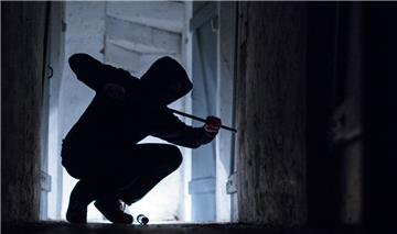 Schlagen gerade im Bereich der A 1 oft blitzschnell zu: Einbrecher. Die Polizei verstärkt die Kontrollen.
