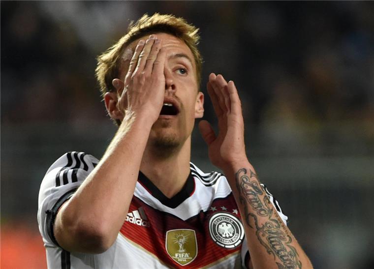 Löw schmeißt Max Kruse aus der Nationalelf Schlechtes Urteil vom Bundestrainer: "Max hat sich zum wiederholten Male unprofessionell verhalten. Das akzeptiere ich nicht", sagte Joachim Löw. Am Montag flog er aus der Nationalelf.