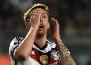 Schlechtes Urteil vom Bundestrainer: "Max hat sich zum wiederholten Male unprofessionell verhalten. Das akzeptiere ich nicht", sagte Joachim Löw. Am Montag flog er aus der Nationalelf.