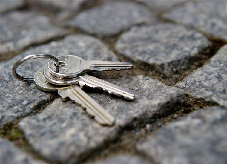 Schlüssel weg - und nun? Schlüssel futsch - und nun? Wer seine Wohnungsschlüssel verliert, sollte eine gute Versicherung haben.