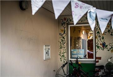 Schmiererei an der Hauswand der Kindertagesstätte Ellhornstraße in Geestemünde zum Thema Corona-Impfung.