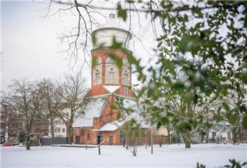 Schnee in Bremerhaven - das kommt gar nicht mal so oft vor. Dieses Bild vom Wasserturm in Lehe stammt aus dem Januar 2024.