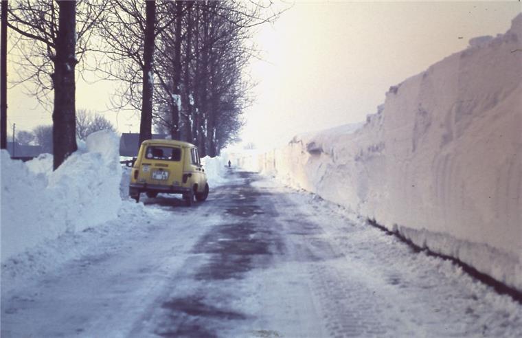 Als die Wesermarsch 1979 im Schnee versank Schnee in Massen fiel Mitte Februar 1979 in der Wesermarsch.