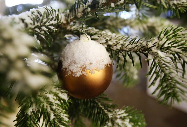 Bremerhaven: Buden öffnen im Advent auch sonntags Schneehäubchen für eine Weihnachtskugel: Weihnachtliche Stimmung kann nun in der Bremerhavener Innenstadt auch an Sonntagen aufkommen.