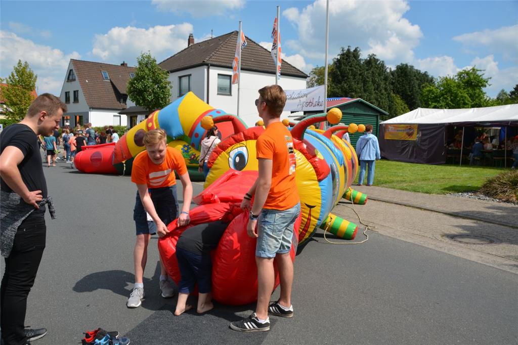 Schnell hinein hieß es bei der Raupe HD. Foto: Seelbach