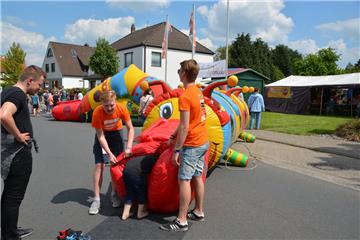 Schnell hinein hieß es bei der Raupe HD. Foto: Seelbach