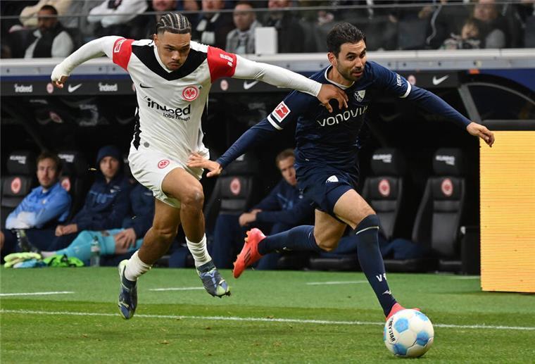 Bremerhavener Gerrit Holtmann sprintet zum Bundesliga-Rekord Schneller als Gerrit Holtmann (rechts) war seit Beginn der Aufzeichnungen noch kein Spieler in der Fußball-Bundesliga.
