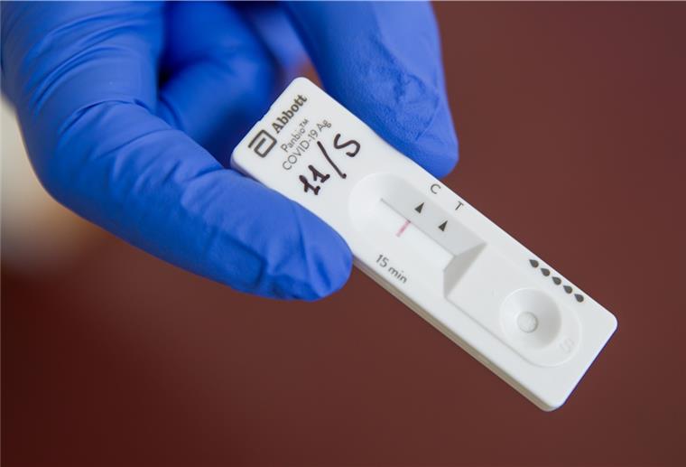Corona-Testzentrum in Spaden geht an den Start Schnelltests wie diese, hier ein Symbolfoto, können Bürger ab Montag unter anderem in dem Testzentrum im Spadener Gewerbegebiet machen lassen.