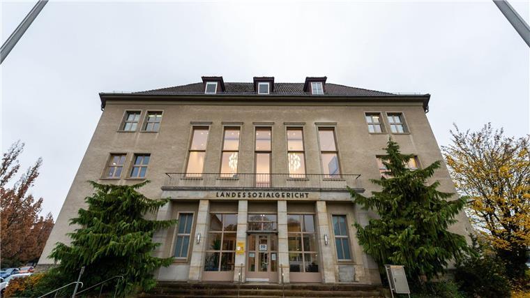 Schöffen, die Grundsicherung erhalten und dem Jobcenter entsprechende Entschädigungen verschwiegen, müssen mit einer Rückzahlung rechnen,  urteilt das Landessozialgericht. (Symbolbild)