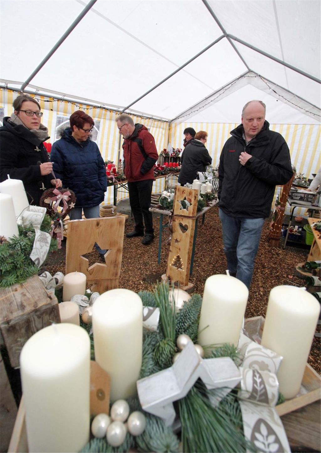 Schönes und Nützliches für die Adventszeit gab es auf dem Weihnachtsmarkt in San...