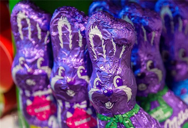 Droht das Aus von Milka-Produkten in Supermärkten? Schokoladen-Osterhasen von Milka stehen derzeit in vielen Supermarktregalen - das gefällt nicht allen.