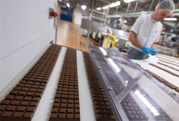 Vorsicht: Ritter Sport ruft Schokolade zurück Schokoladen-Produktion bei der Firma Ritter Sport