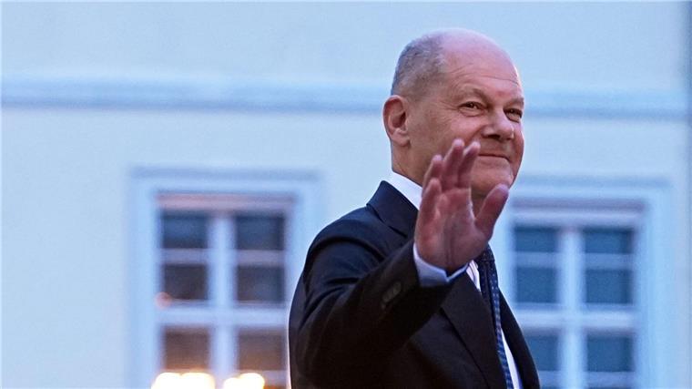 Scholz: AfD-Verbotsverfahren „nicht übers Knie brechen“ Scholz fordert eine sorgfältige Prüfung eines möglichen Verbotsverfahrens gegen die AfD. (Archivbild)