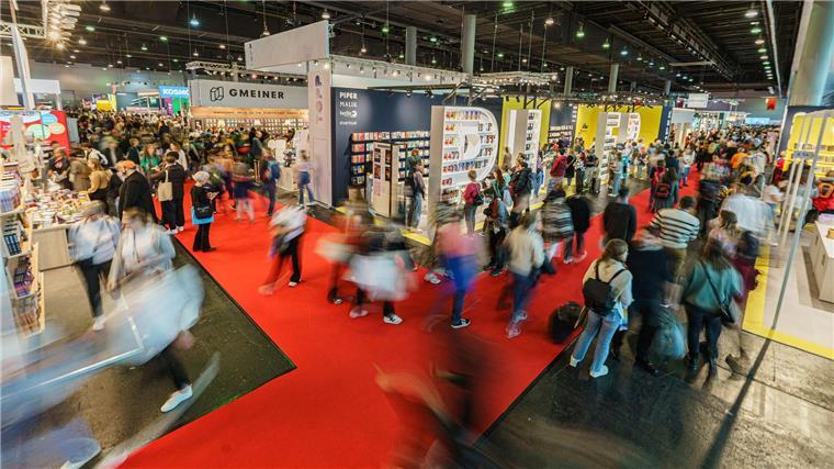 Frankfurter Buchmesse endet mit Plus Schon am Freitag kamen die Lesefans in Scharen. (Archivbild)
