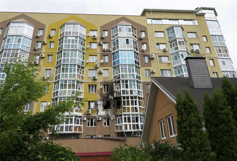 Wagner-Söldner werden in Wesermarsch-Partnerstadt angegriffen Schon Anfang Juni war Woronesch Ort von Kampfhandlungen. Zerbrochene Fenster und Brandspuren sind nach dem Einschlag einer Drohne an einem Wohnhaus zu sehen. (Archivfoto)