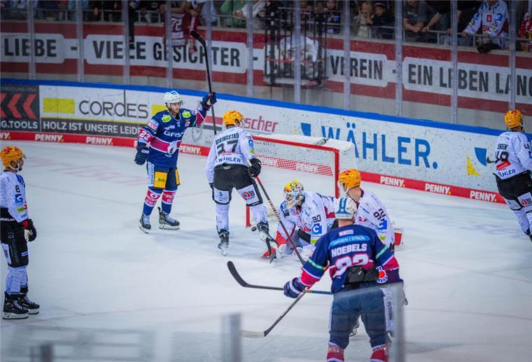 Schon beim swb-Cup trafen die beiden Teams aufeinander. Die Fischtown Pinguins verloren das Halbfinale gegen die Eisbären Berlin.