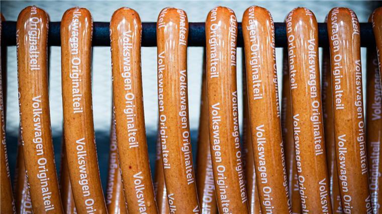 VW-Verkaufsschlager Currywurst kommt als Fertiggericht Schon bisher ist die Wurst aus der werkseigenen Fleischerei das meistverkaufte Produkt der Marke VW.